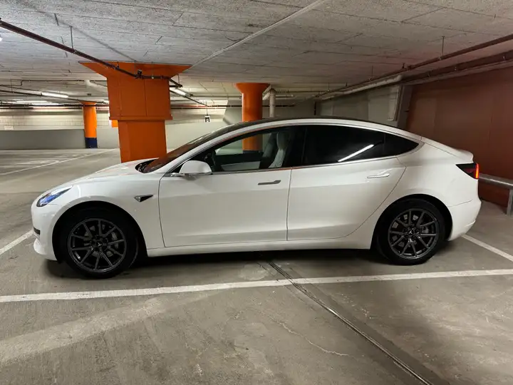 Left hand drive TESLA MODEL 3 RWD Plus 60 kWh Enhanced Autopilot
